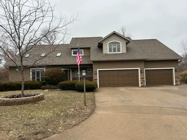 $649,900 | 715 Lee Drive, West Salem, WI 54669