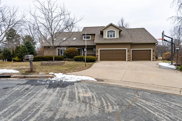 $649,900 | 715 Lee Drive, West Salem, WI 54669