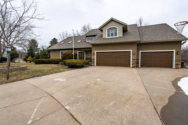 $649,900 | 715 Lee Drive, West Salem, WI 54669