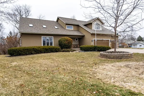 $649,900 | 715 Lee Drive, West Salem, WI 54669