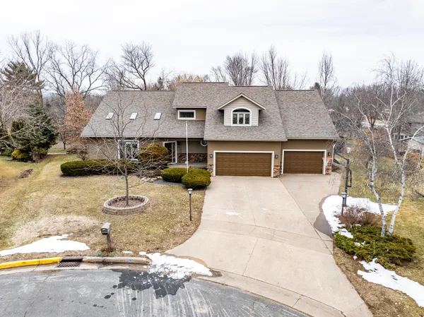 $649,900 | 715 Lee Drive, West Salem, WI 54669