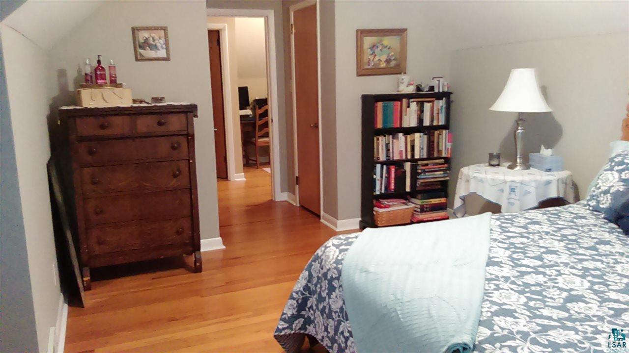 5047 London Road Duluth, MN 55804 - Photo 12 of 24 Upper Level Master Alternative