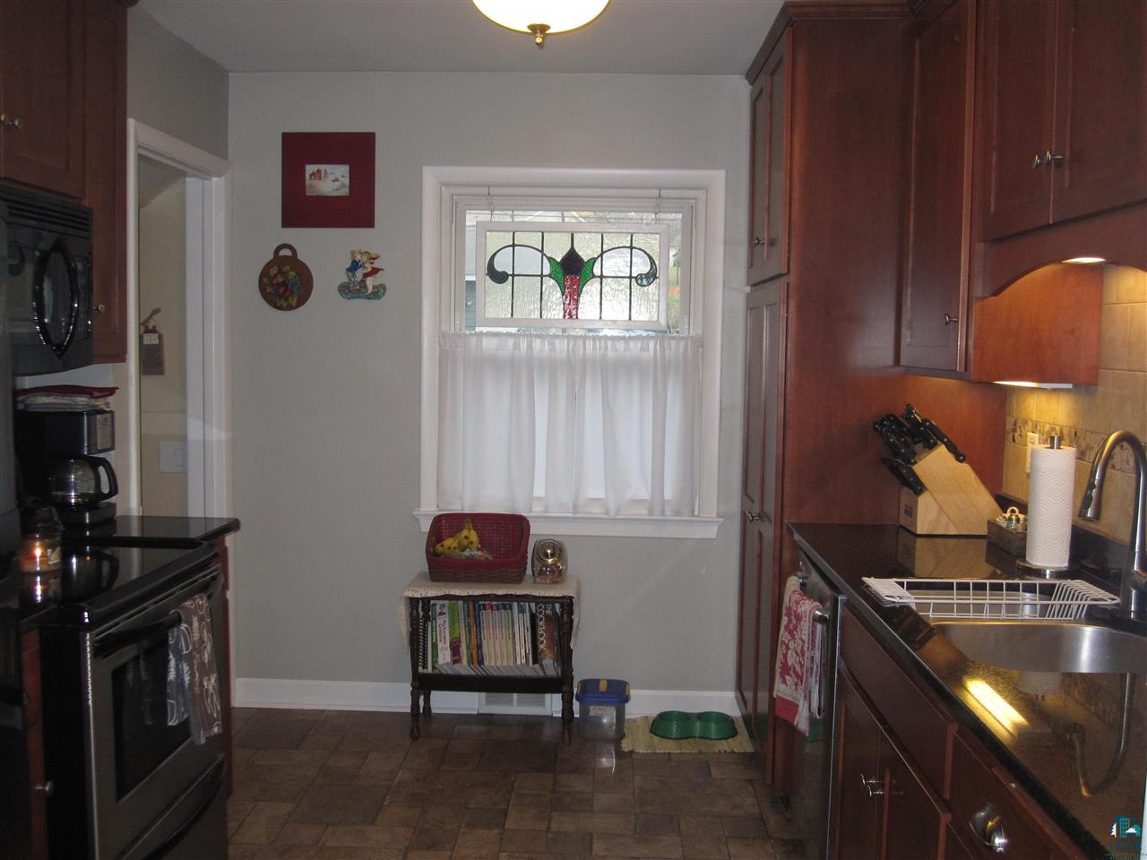 5047 London Road Duluth, MN 55804 - Photo 6 of 24 Kitchen
