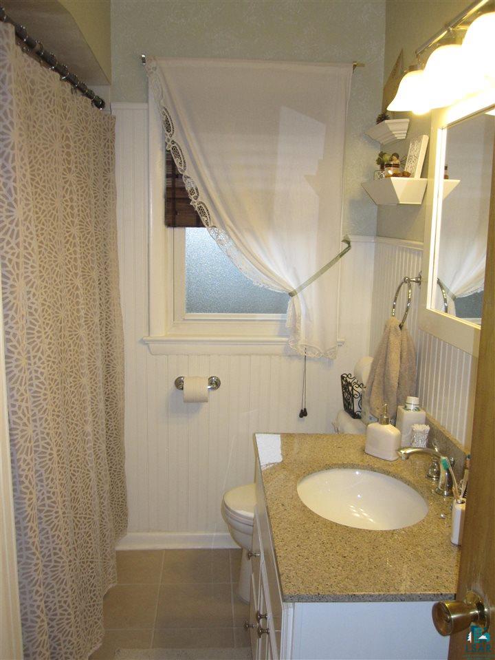 5047 London Road Duluth, MN 55804 - Photo 9 of 24 Main Level Bathroom