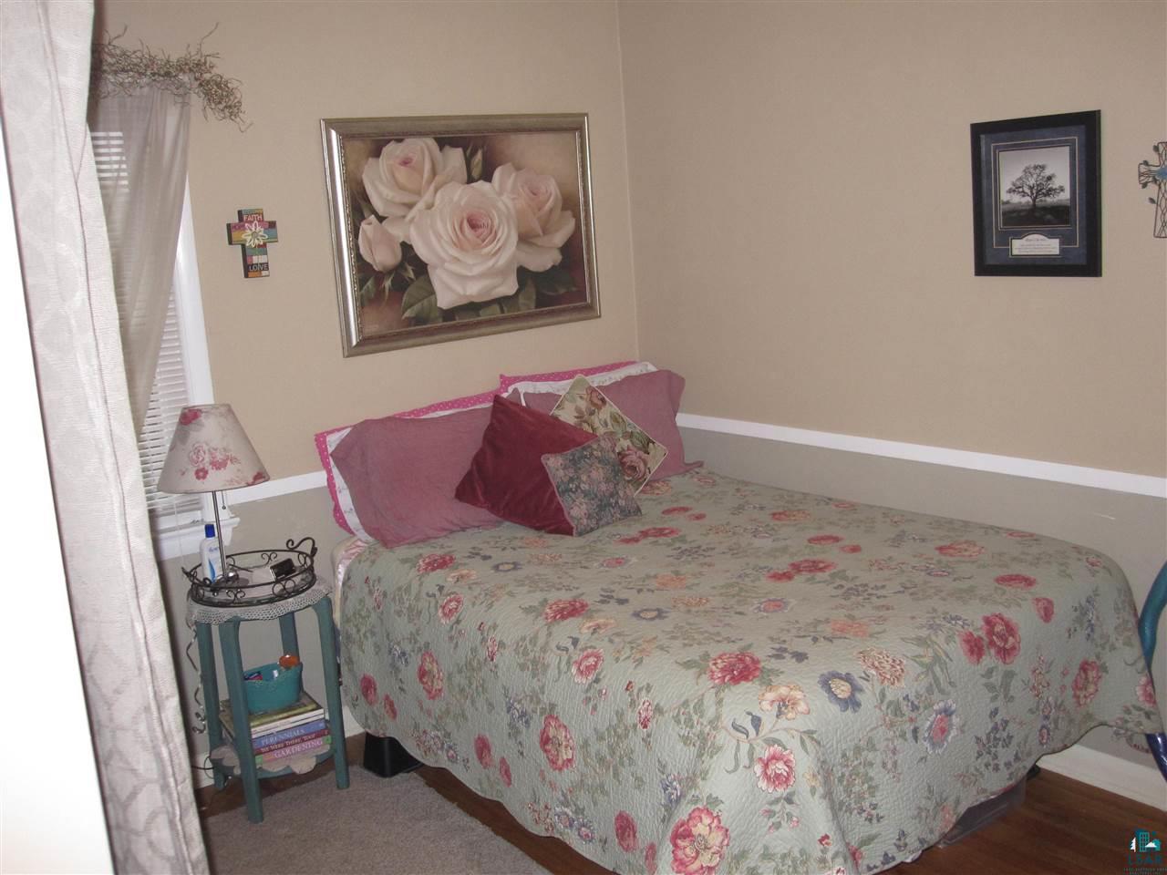 5047 London Road Duluth, MN 55804 - Photo 10 of 24 Main Level Bedroom