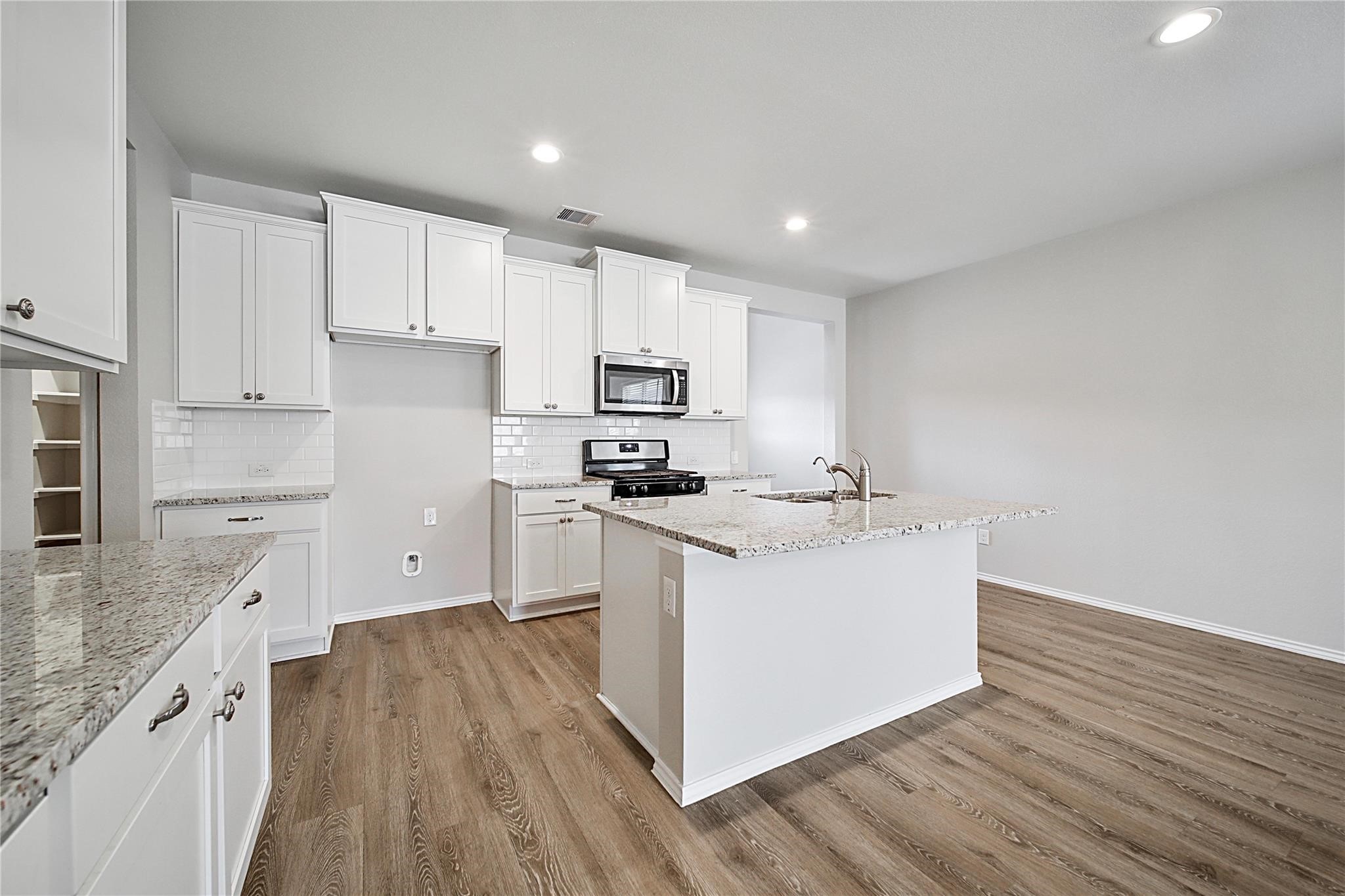 9295 Inland Leather Lane Conroe, TX 77385 - Photo 11 of 35