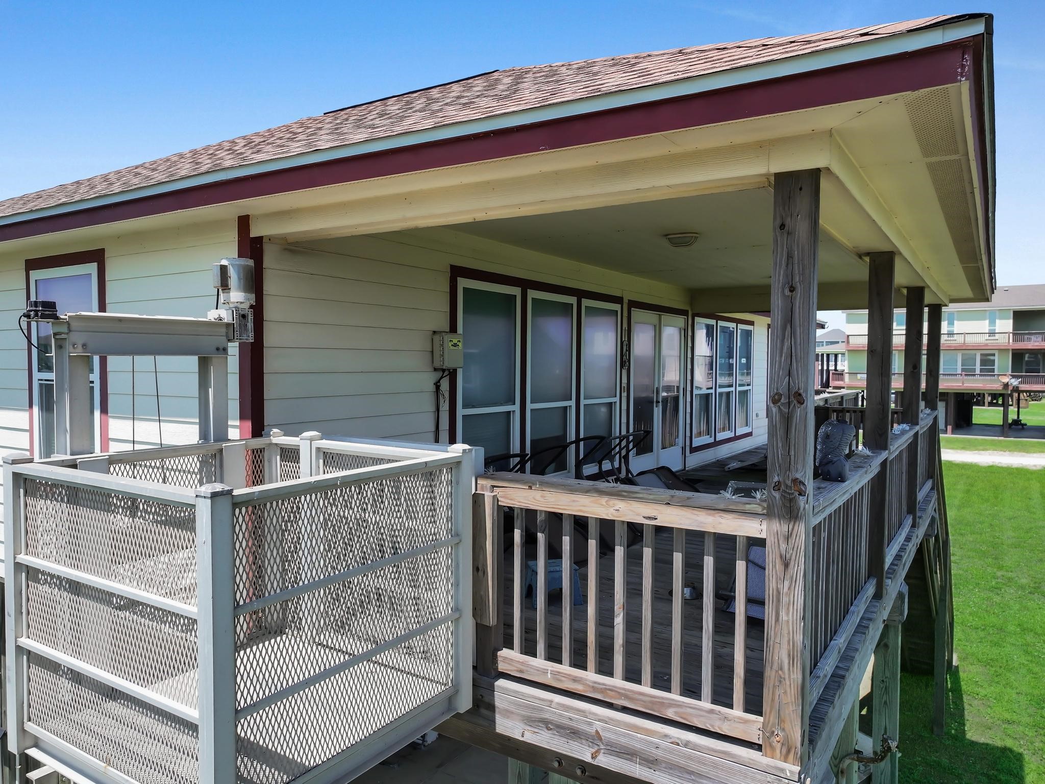 2006 Idyle View Crystal Beach, TX 77650 - Photo 9 of 32