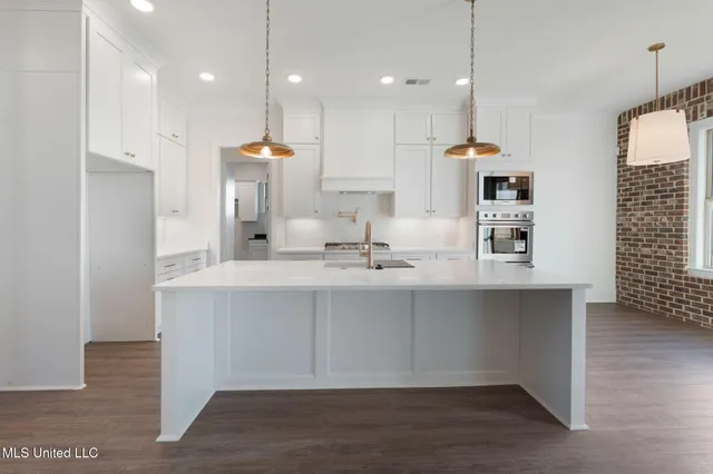 $682,500 | 2035 Livingston Way, Hernando, MS 38632