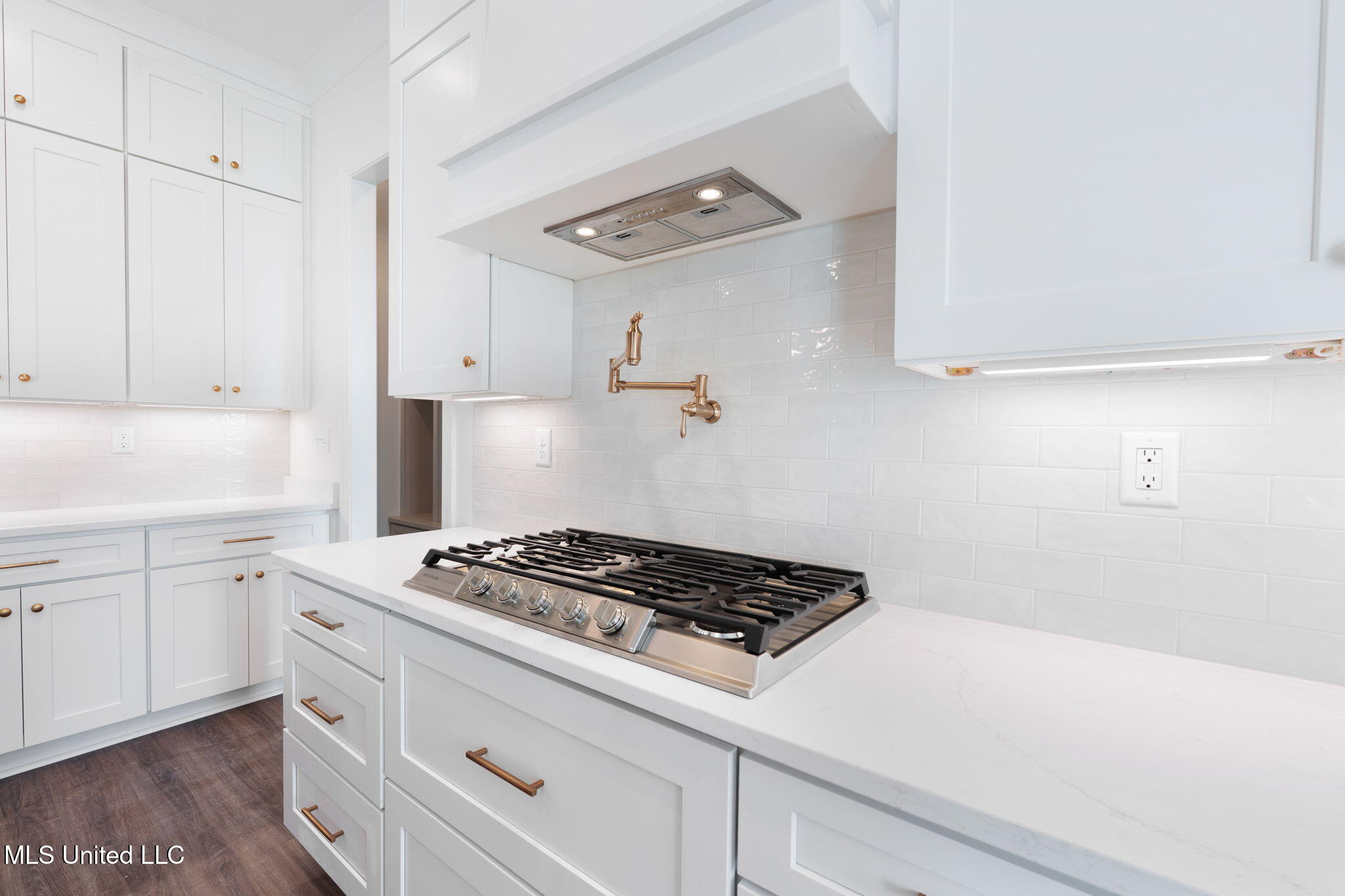 2035 Livingston Way Hernando, MS 38632 - Photo 14 of 43 Gas Cooktop