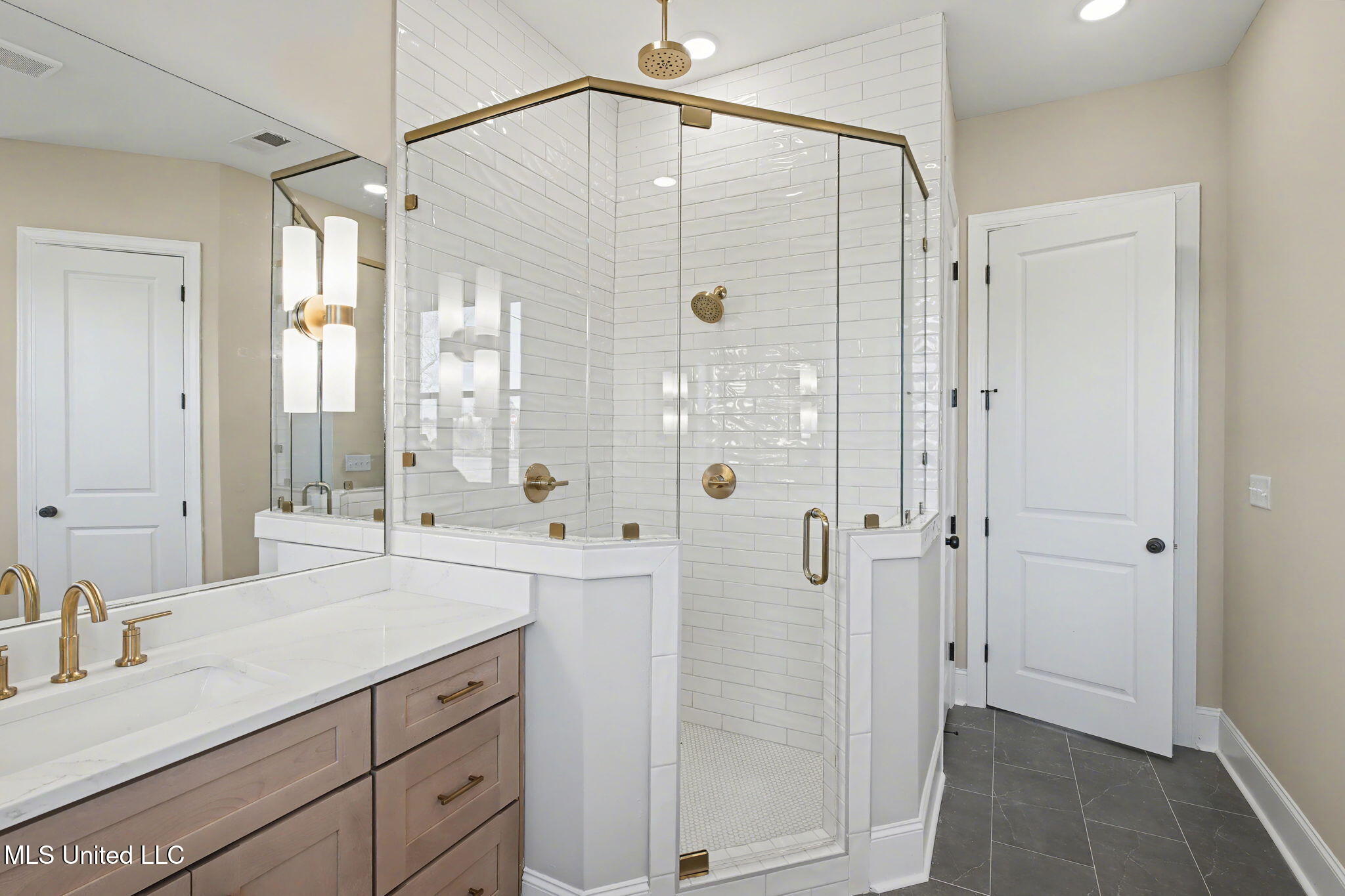 2035 Livingston Way Hernando, MS 38632 - Photo 20 of 43 Primary Bathroom b