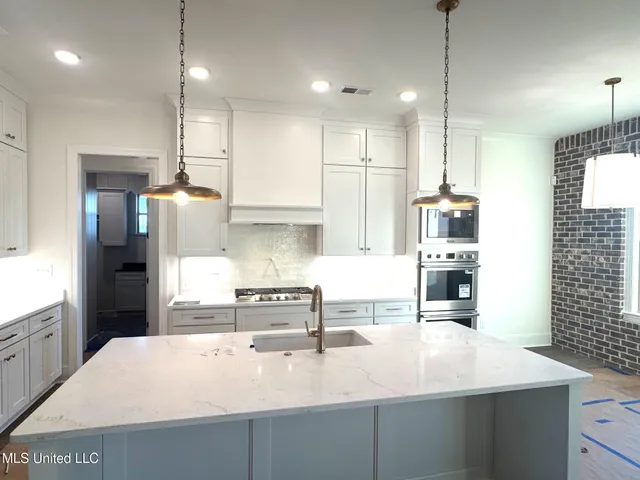 $682,500 | 2035 Livingston Way, Hernando, MS 38632