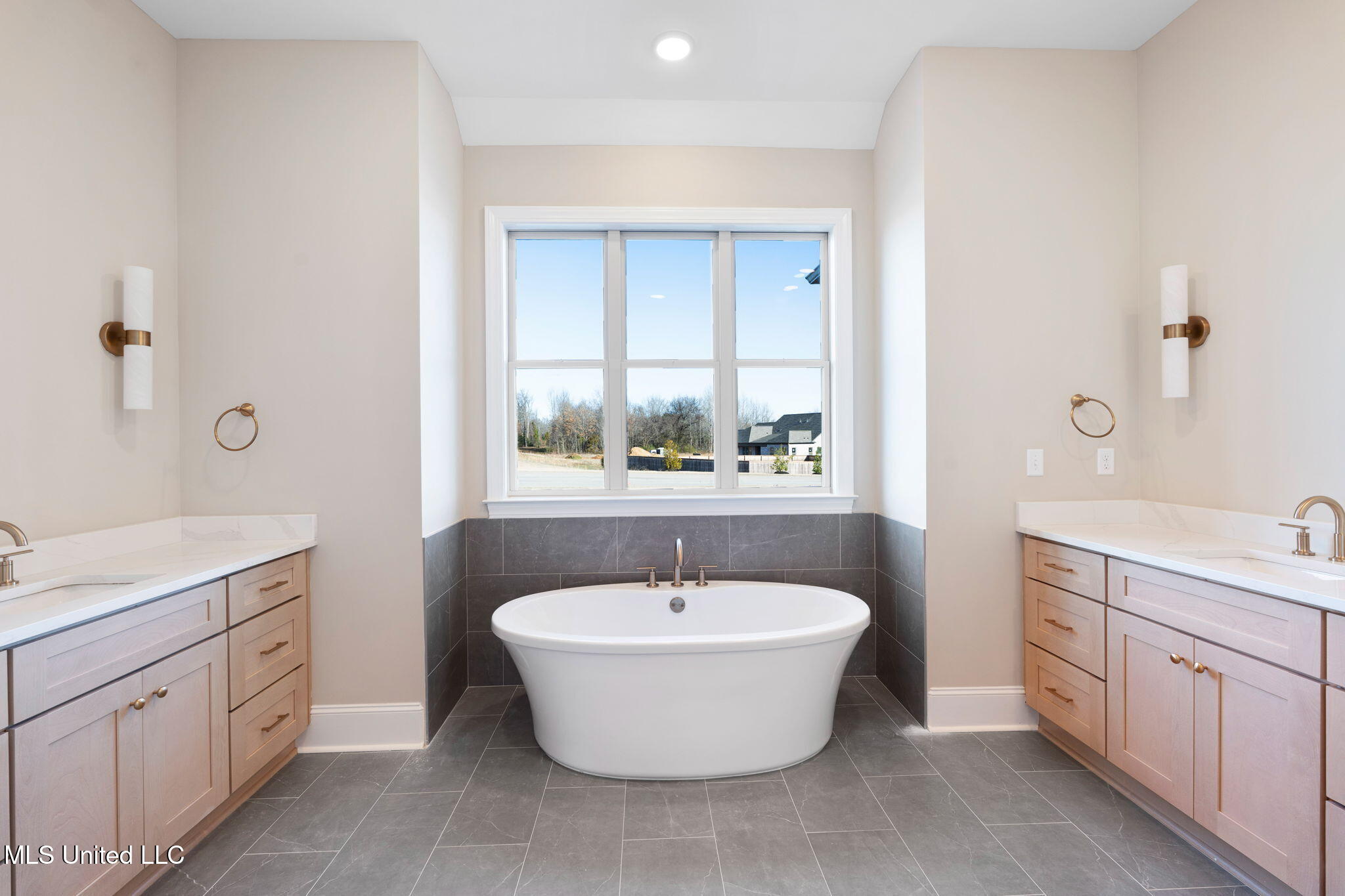 2035 Livingston Way Hernando, MS 38632 - Photo 21 of 43 Primary Bathroom a