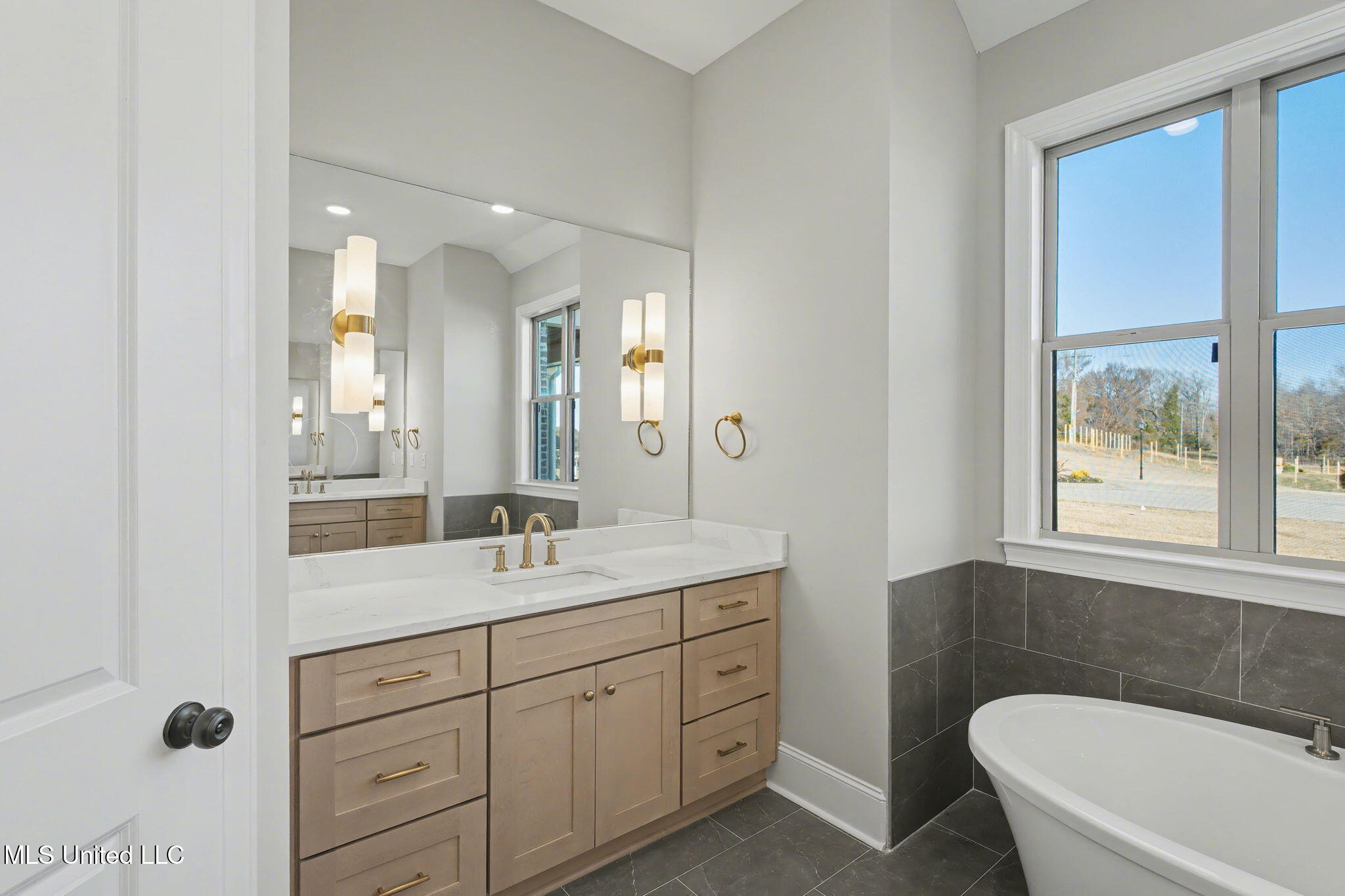 2035 Livingston Way Hernando, MS 38632 - Photo 22 of 43 Primary Bathroom c