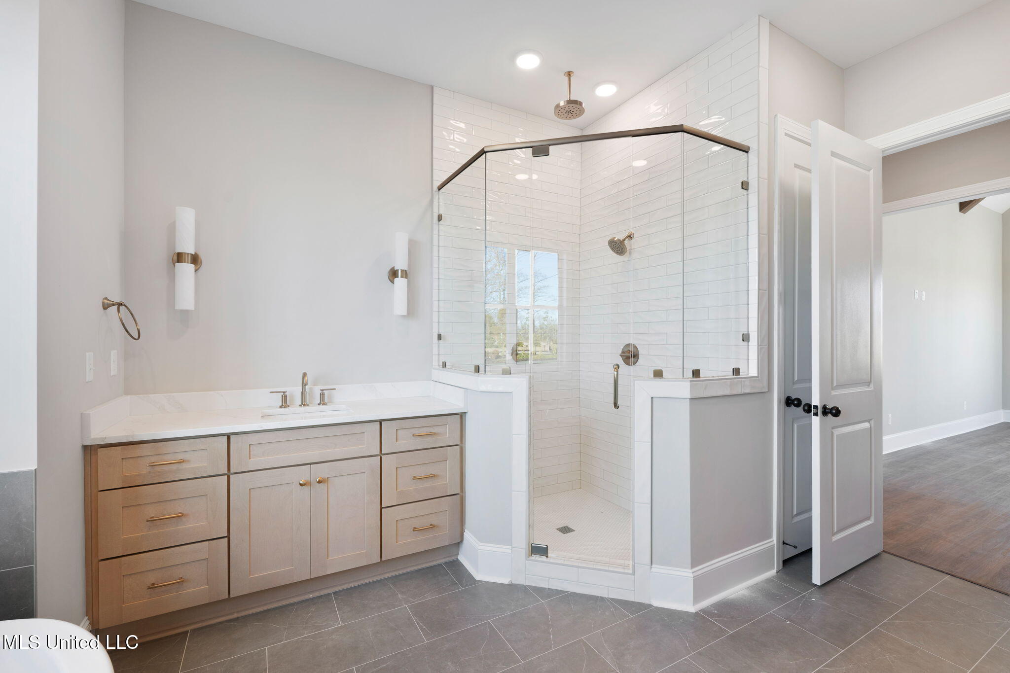 2035 Livingston Way Hernando, MS 38632 - Photo 22 of 43 Primary Bathroom b