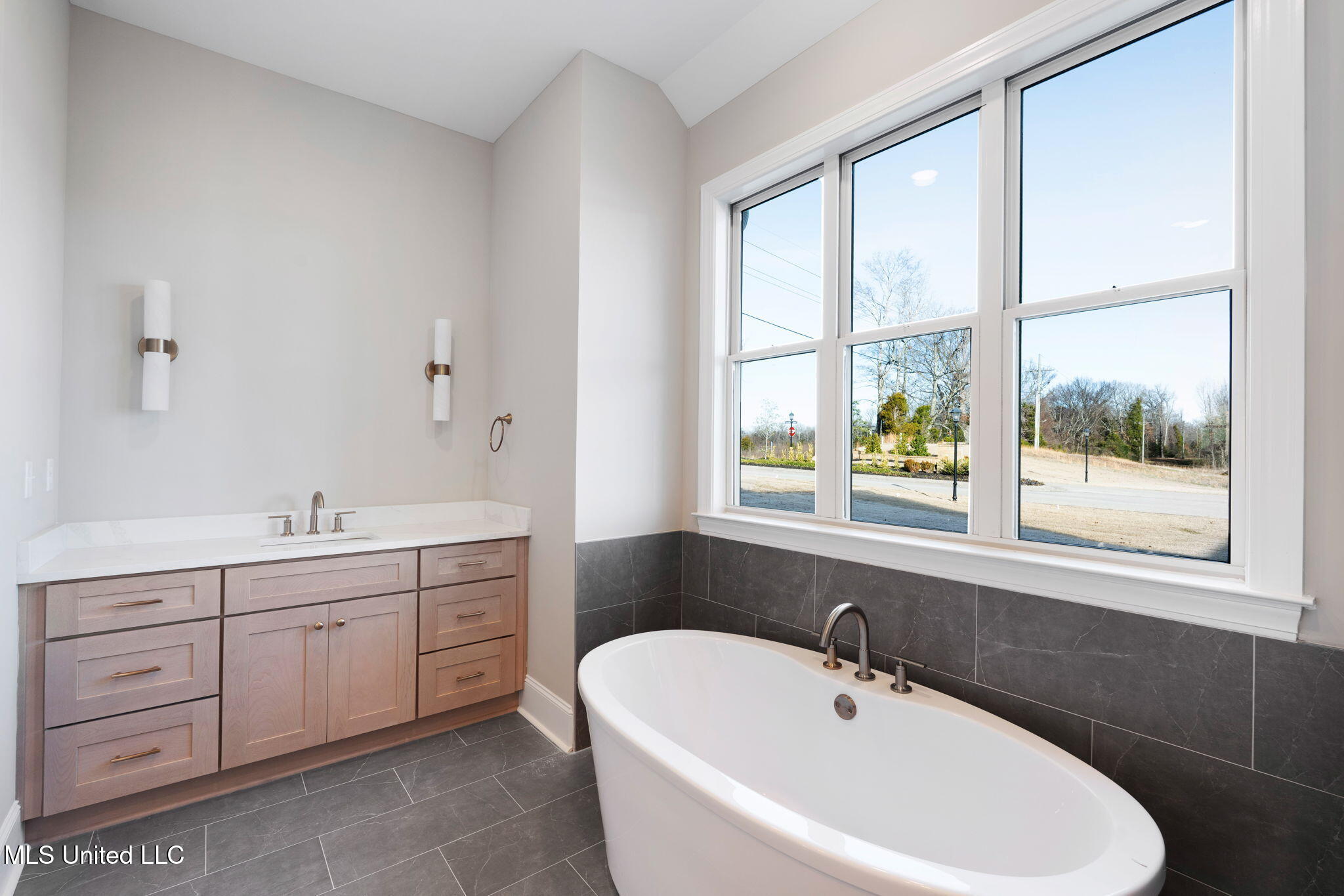 2035 Livingston Way Hernando, MS 38632 - Photo 23 of 43 Primary Bathroom c