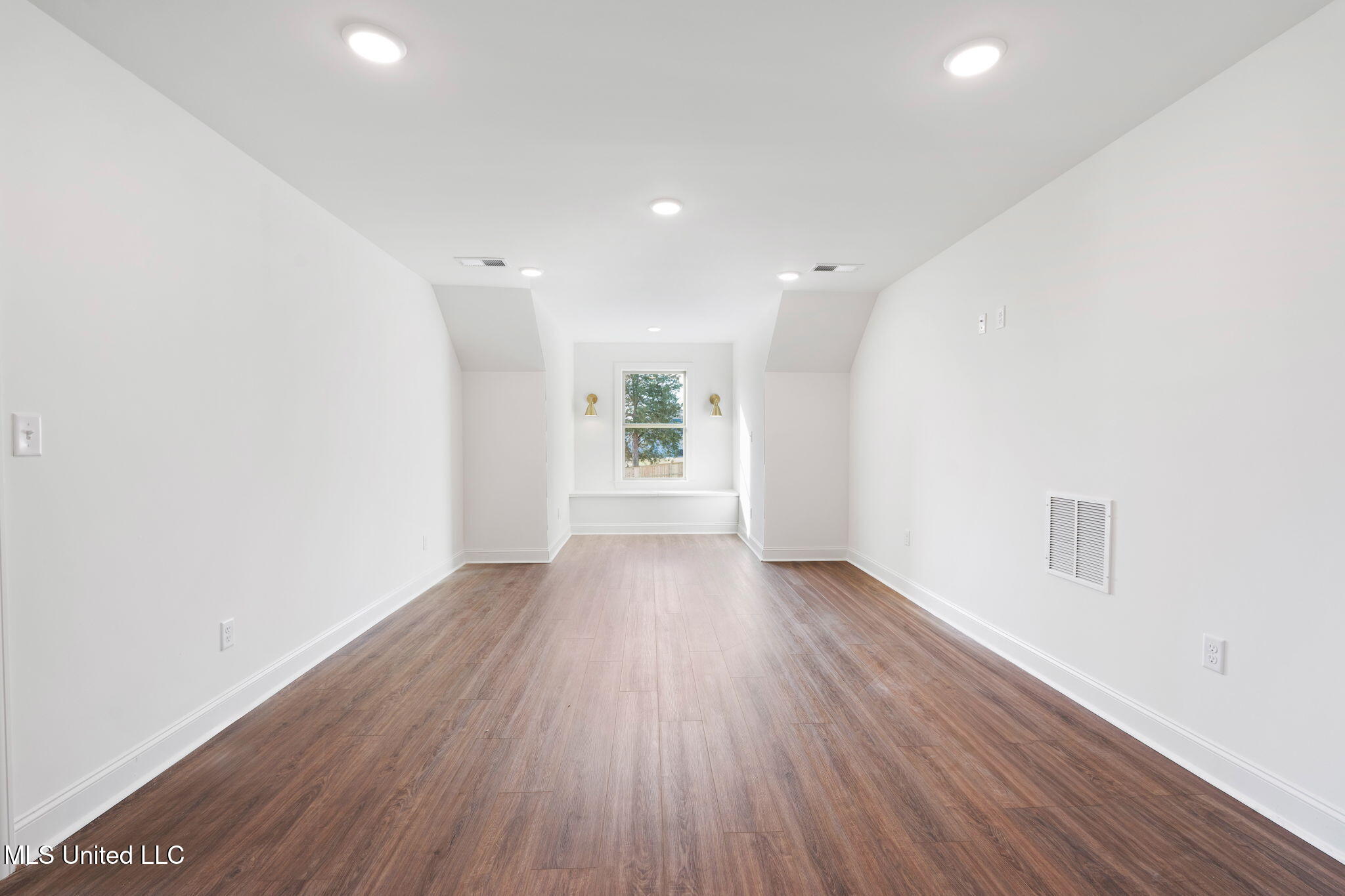 2035 Livingston Way Hernando, MS 38632 - Photo 29 of 43 Multi-Purpose Loft