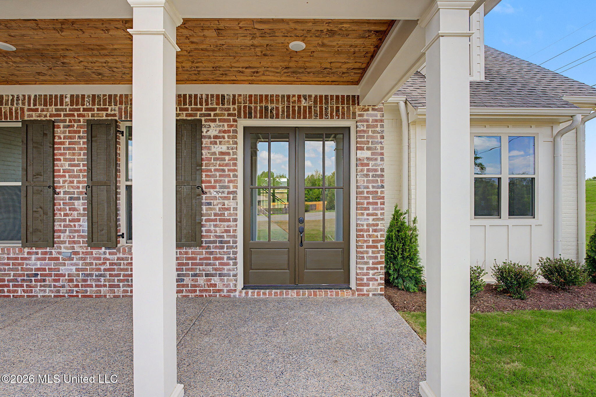 2035 Livingston Way Hernando, MS 38632 - Photo 3 of 43 Covered Front Porch