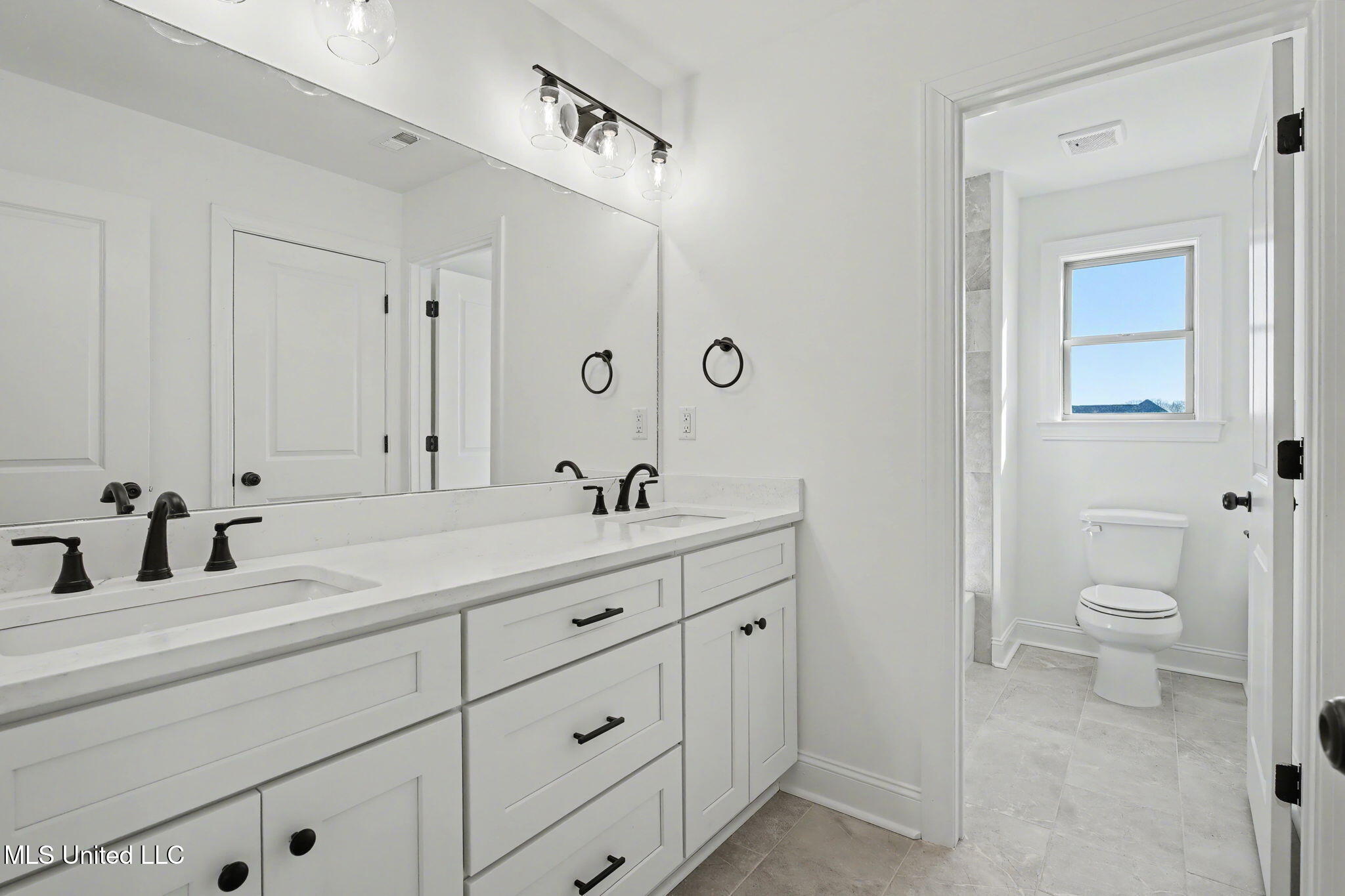 2035 Livingston Way Hernando, MS 38632 - Photo 35 of 44 Bathroom 4 a
