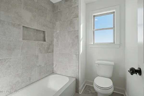 $682,500 | 2035 Livingston Way, Hernando, MS 38632