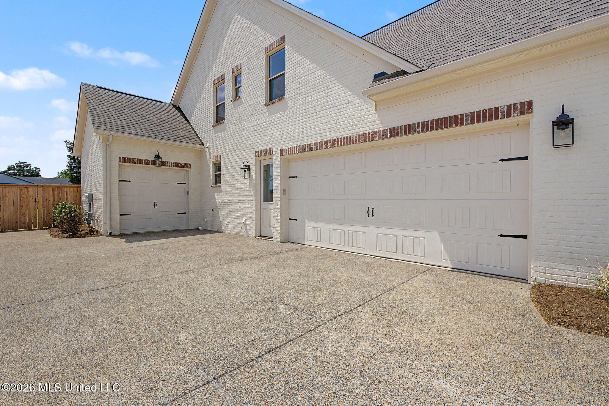 2035 Livingston Way Hernando, MS 38632 - Photo 39 of 44 3-Car Garage