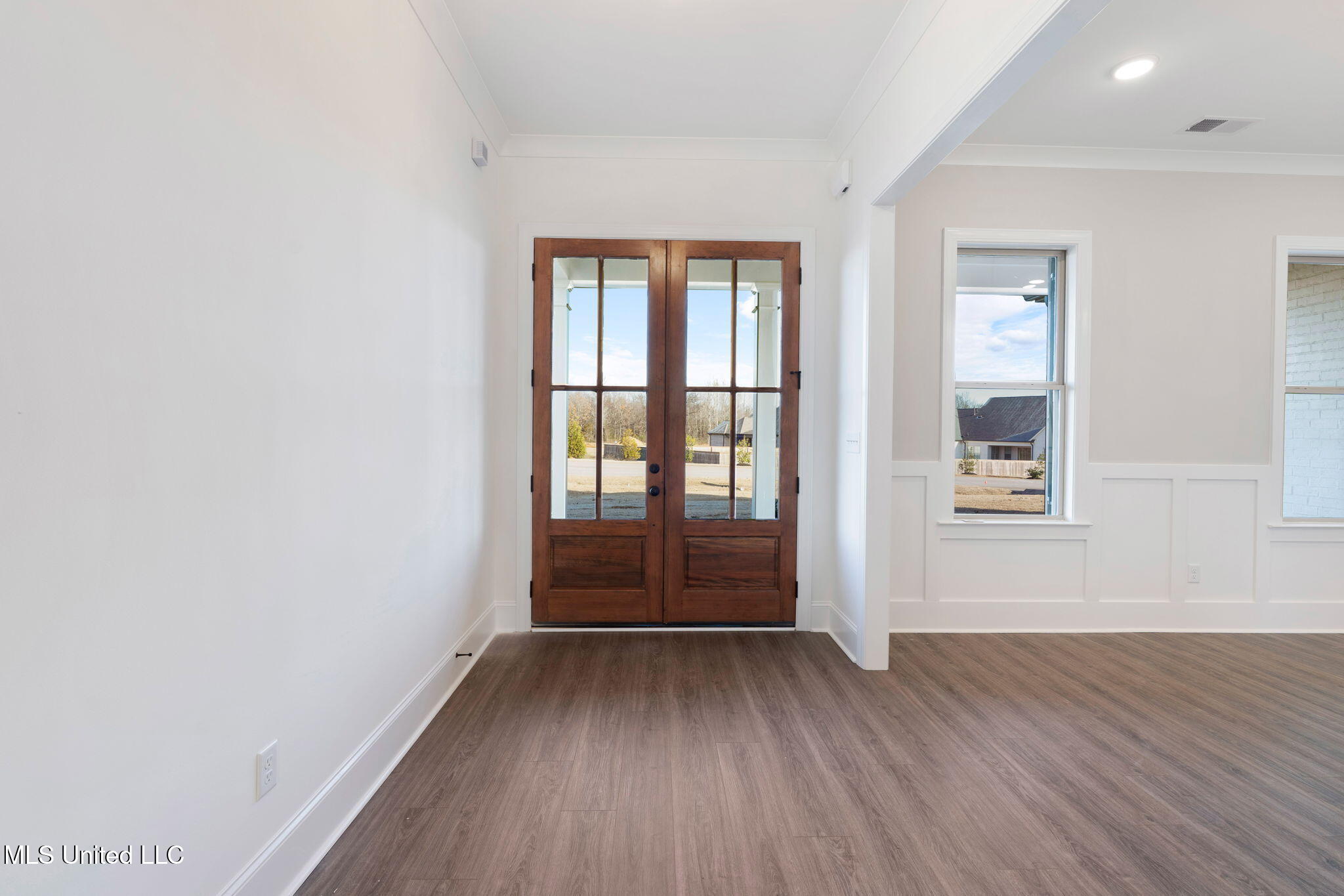 2035 Livingston Way Hernando, MS 38632 - Photo 5 of 43 Entry/Foyer