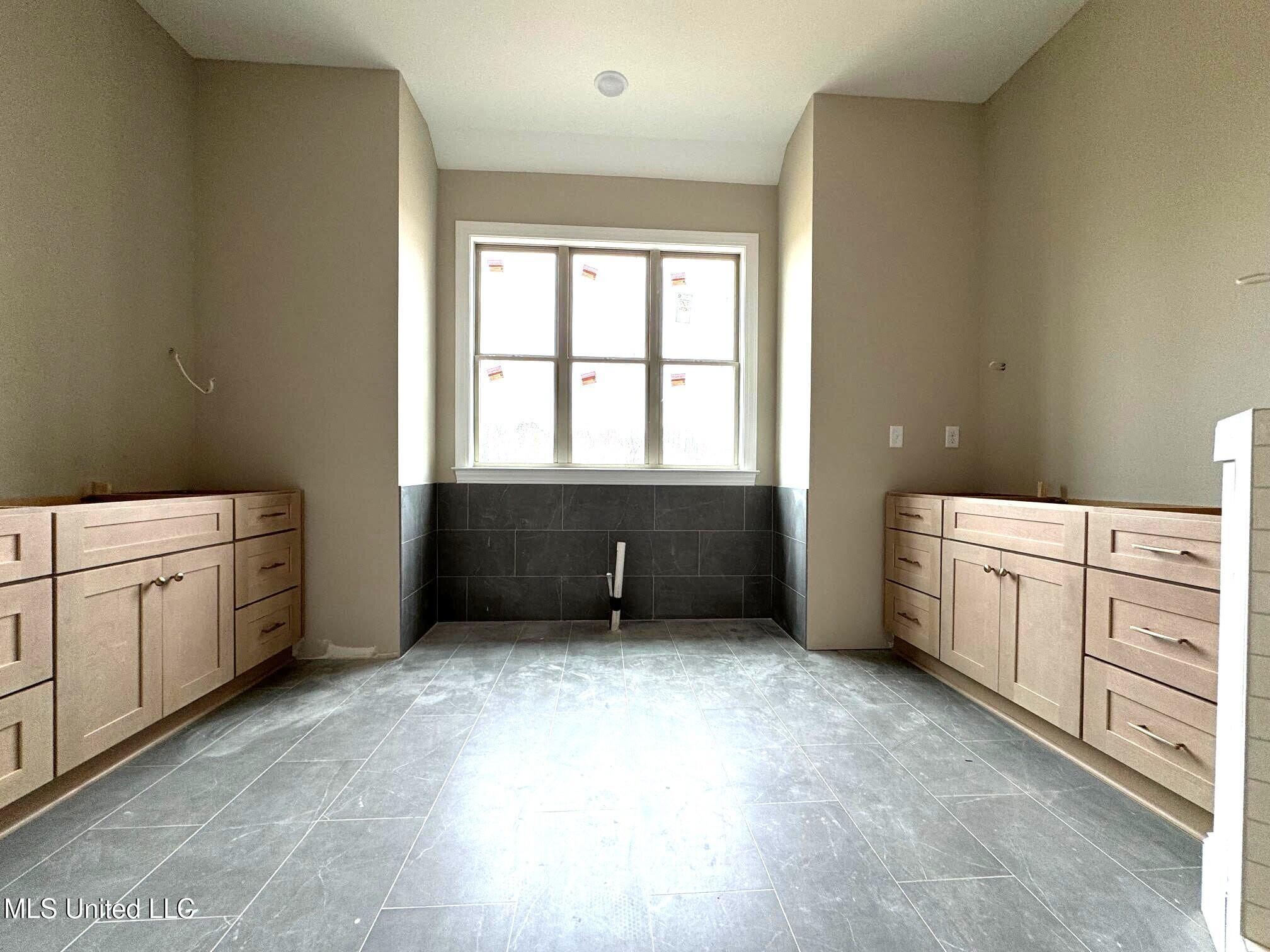 2035 Livingston Way Hernando, MS 38632 - Photo 6 of 10 Primary Bathroom c