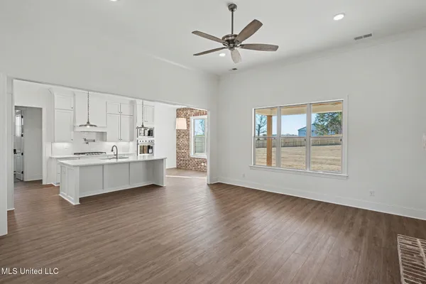 $682,500 | 2035 Livingston Way, Hernando, MS 38632