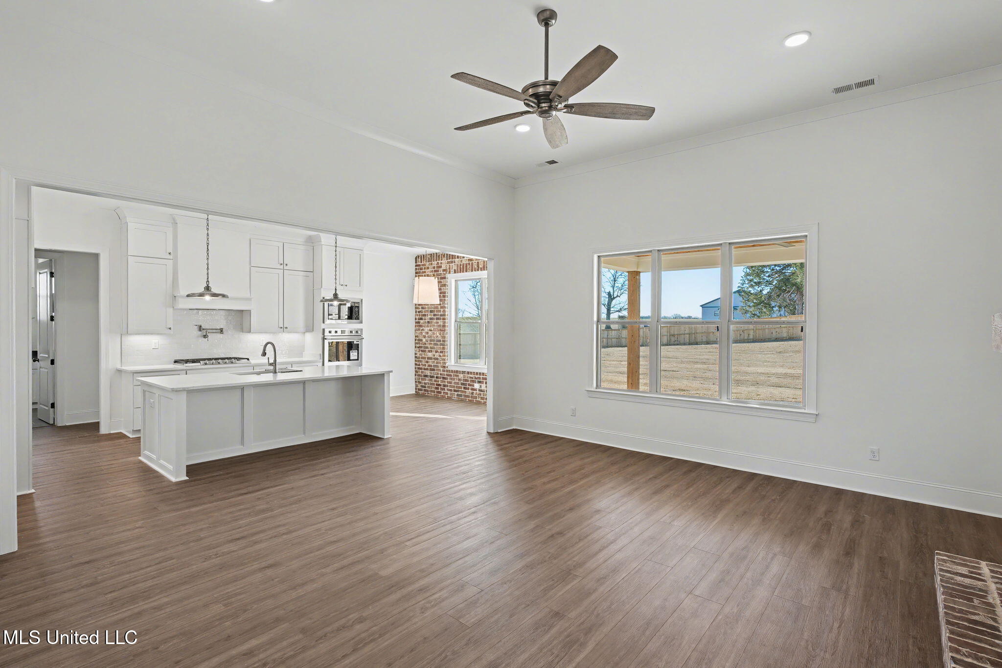 2035 Livingston Way Hernando, MS 38632 - Photo 8 of 43 Great Room/Kitchen View