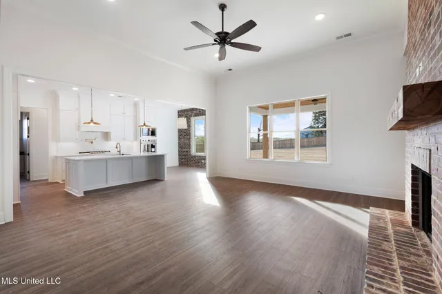 $682,500 | 2035 Livingston Way, Hernando, MS 38632