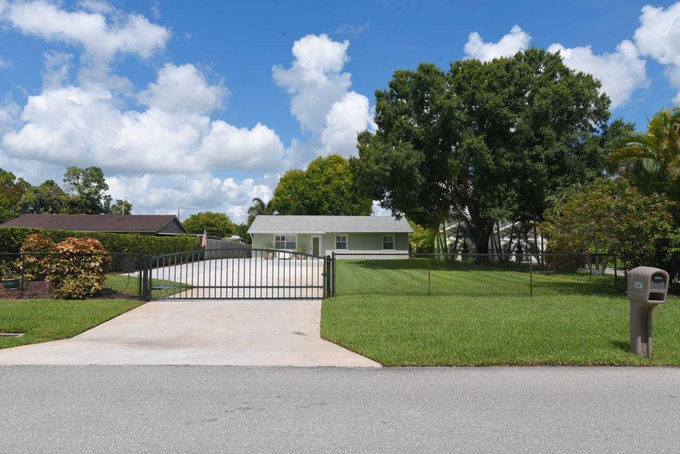 5547 3rd Road Lake Worth, FL 33467 - Photo 34 of 34 a view of a garden with a small yard
