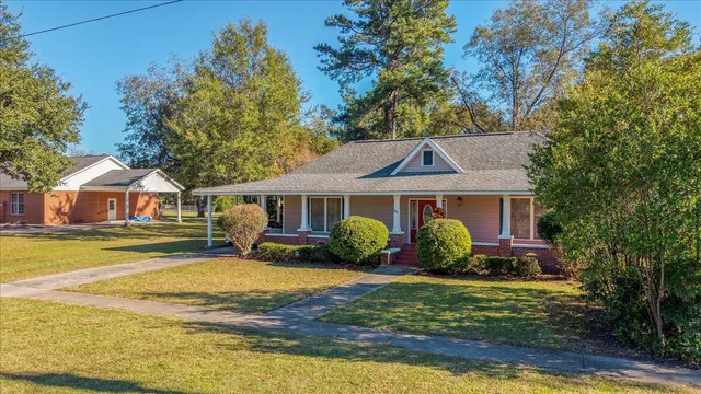 $290,000 | 555 West Barkley Street, Elloree, SC 29047