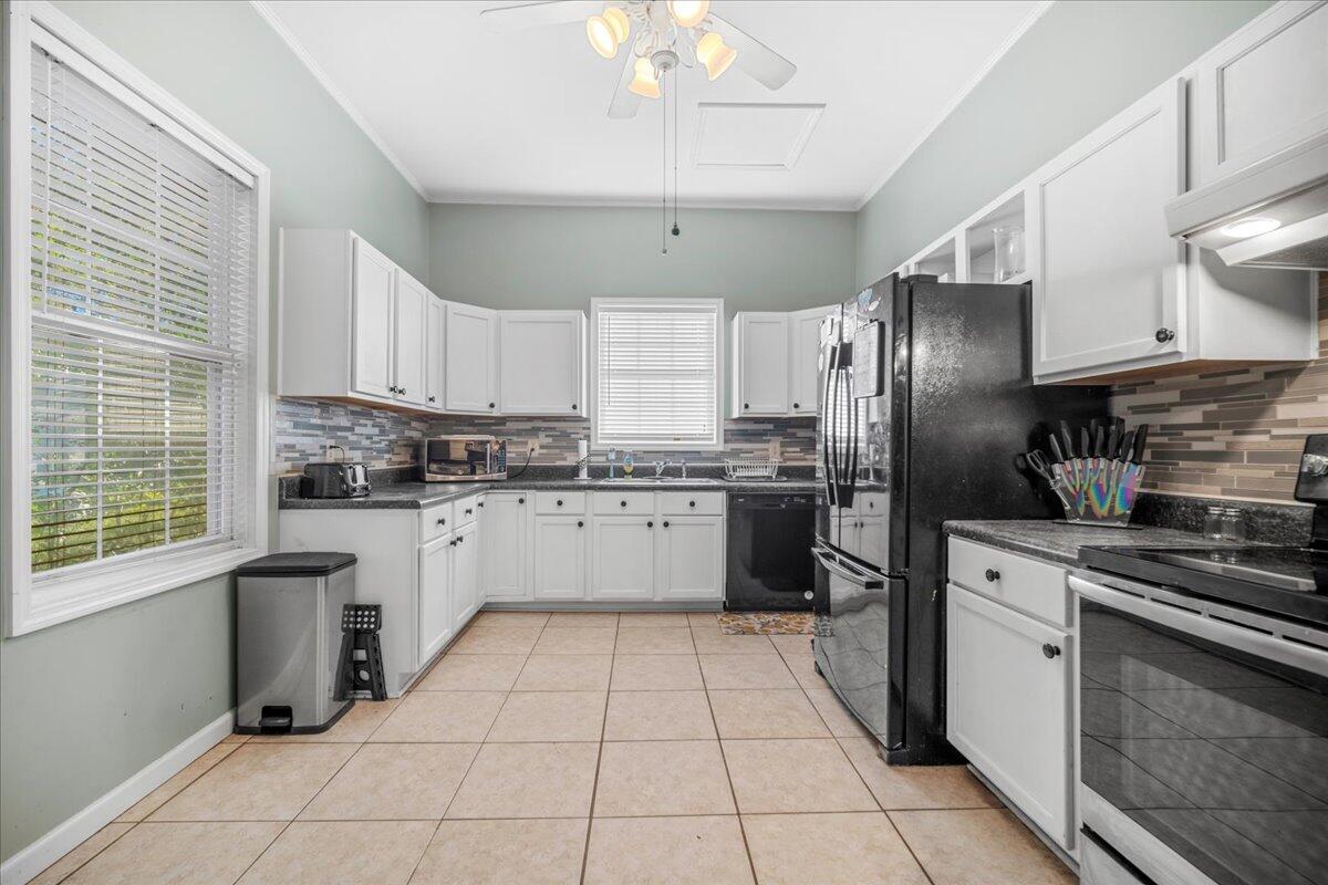 555 West Barkley Street Elloree, SC 29047 - Photo 27 of 44 27-555 W Barkley St-17