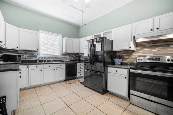 $290,000 | 555 West Barkley Street, Elloree, SC 29047