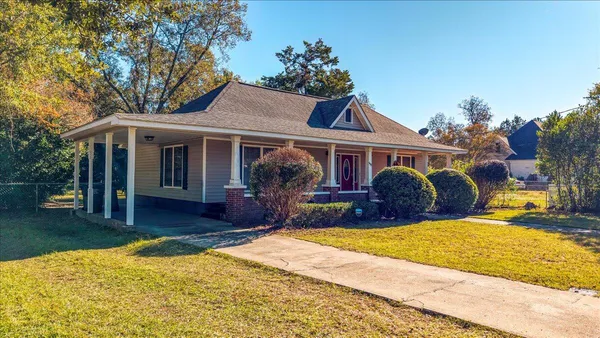 $290,000 | 555 West Barkley Street, Elloree, SC 29047