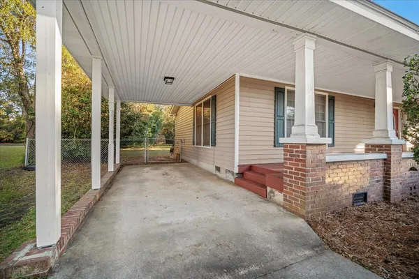 $290,000 | 555 West Barkley Street, Elloree, SC 29047