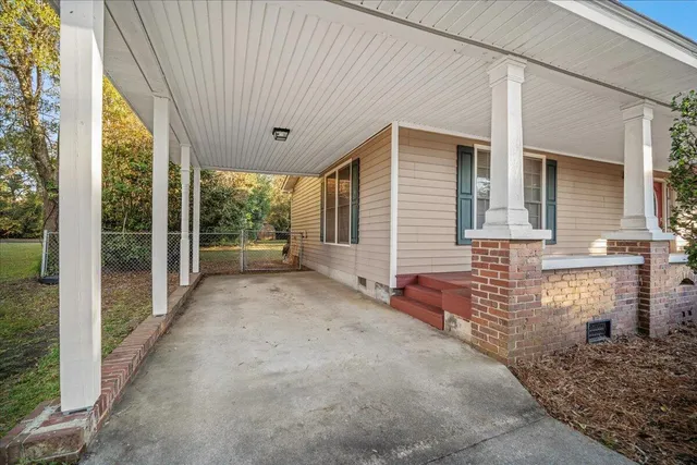 $290,000 | 555 West Barkley Street, Elloree, SC 29047