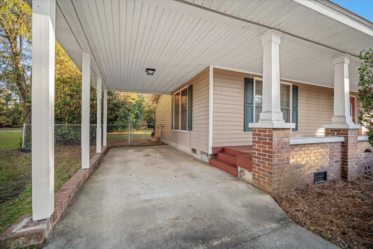 555 West Barkley Street Elloree, SC 29047 - Photo 7 of 44 07-555 W Barkley St-27