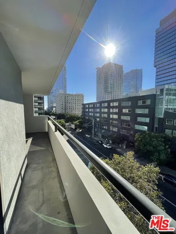 $3,275 | 600 West 9th Street, Unit 607, Los Angeles, CA 90015
