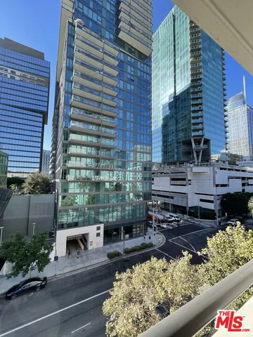 $3,275 | 600 West 9th Street, Unit 607, Los Angeles, CA 90015
