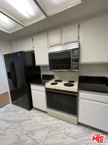 $3,275 | 600 West 9th Street, Unit 607, Los Angeles, CA 90015