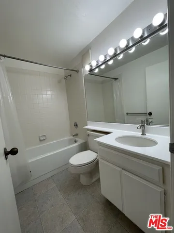 $3,275 | 600 West 9th Street, Unit 607, Los Angeles, CA 90015