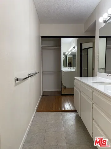 $3,275 | 600 West 9th Street, Unit 607, Los Angeles, CA 90015