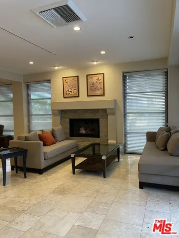 $3,275 | 600 West 9th Street, Unit 607, Los Angeles, CA 90015