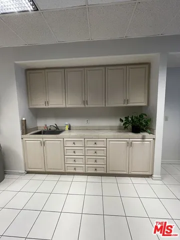 $3,275 | 600 West 9th Street, Unit 607, Los Angeles, CA 90015