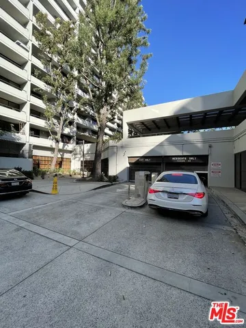 $3,275 | 600 West 9th Street, Unit 607, Los Angeles, CA 90015