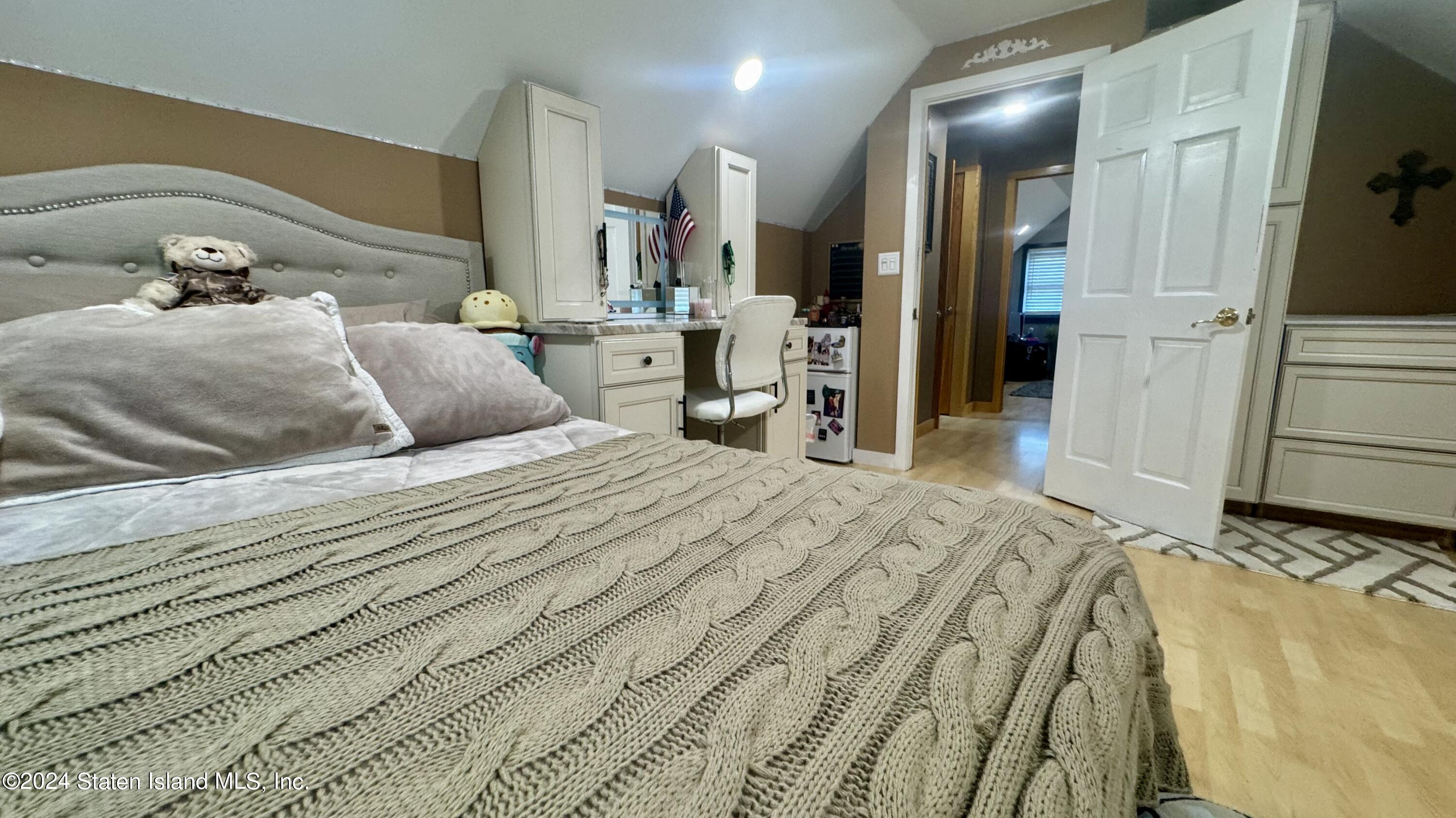 215 Beach Road Staten Island, NY 10312 - Photo 15 of 42 top floor bed