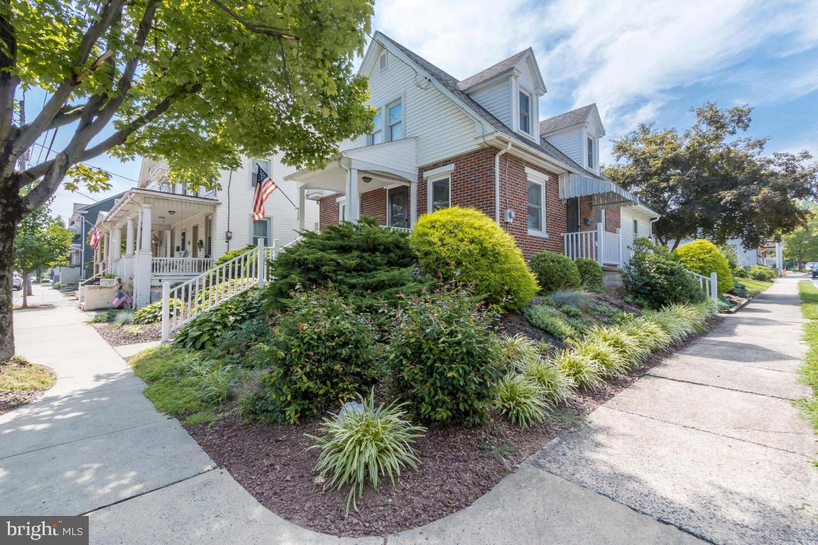338 East Main Street Lititz, PA 17543 - Photo 2 of 37