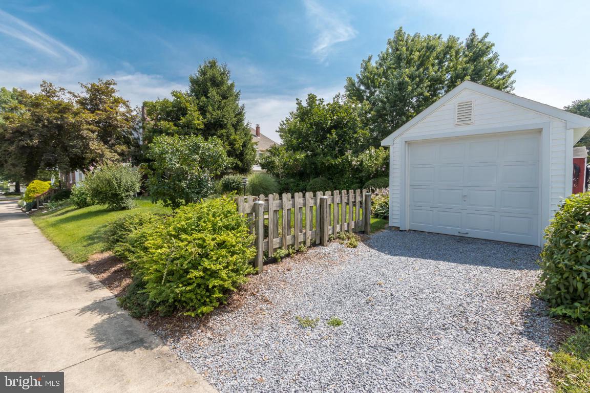 338 East Main Street Lititz, PA 17543 - Photo 8 of 37