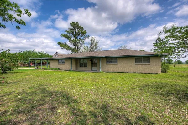 $250,000 | 7007 Highway 50, Commerce, TX 75428