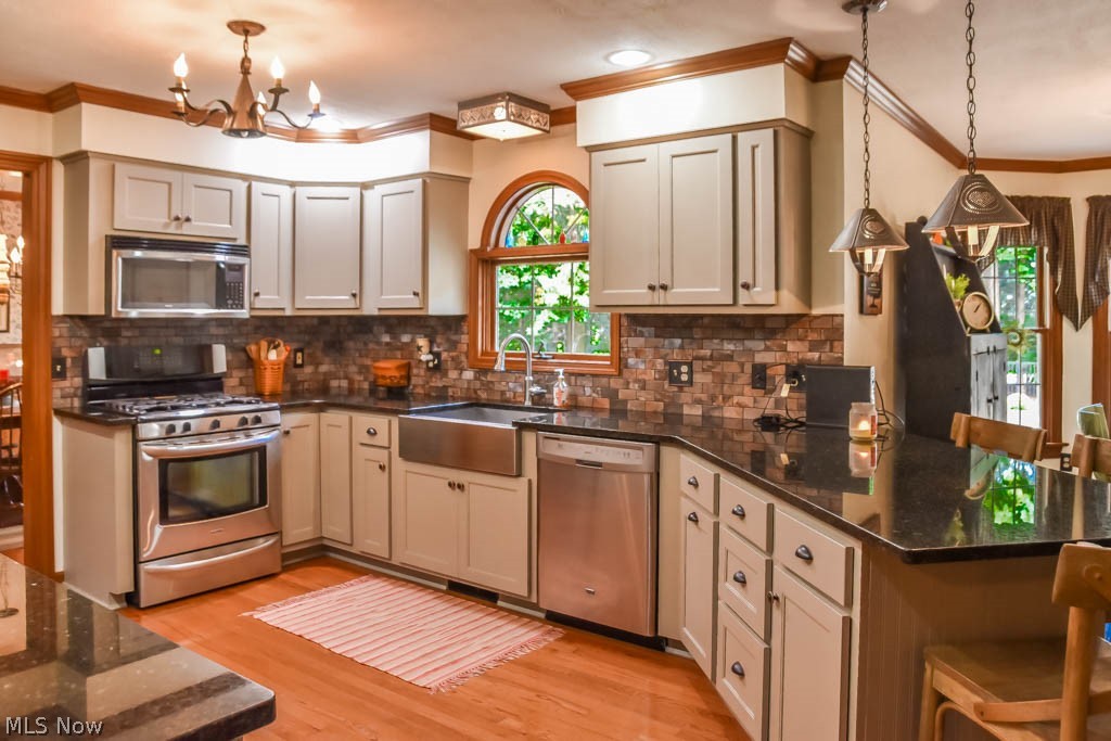 1741 Summerchase Road Northeast North Canton, OH 44721 - Photo 6 of 35 The kitchen has granite countertops.